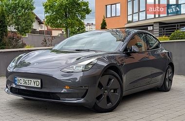 Седан Tesla Model 3 2023 в Івано-Франківську