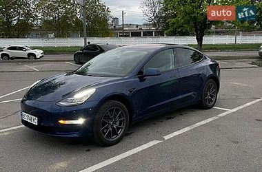 Седан Tesla Model 3 2018 в Львове
