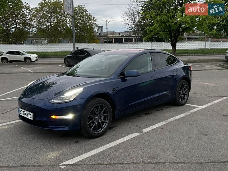 Седан Tesla Model 3 2018 в Львове