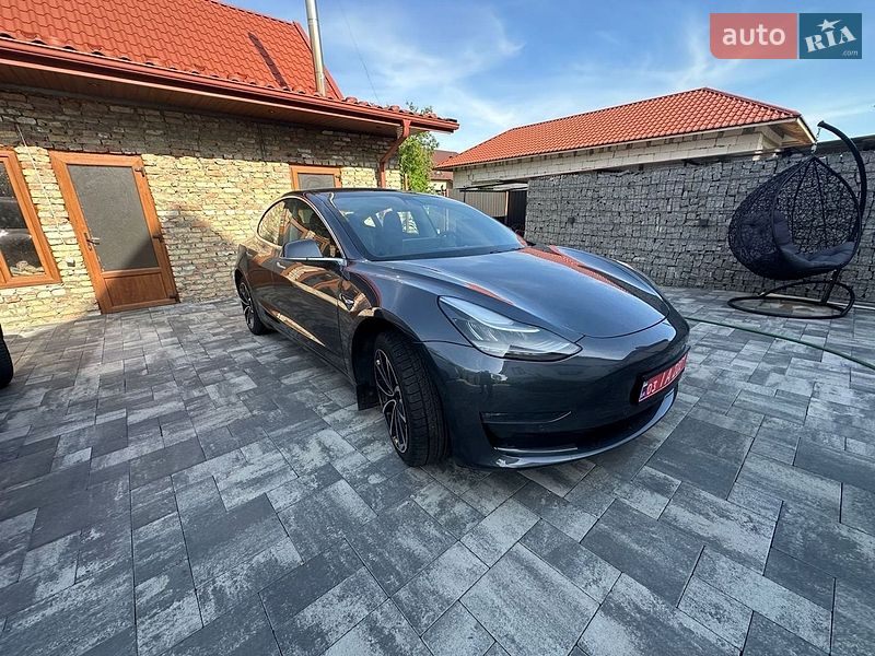 Седан Tesla Model 3 2019 в Киеве