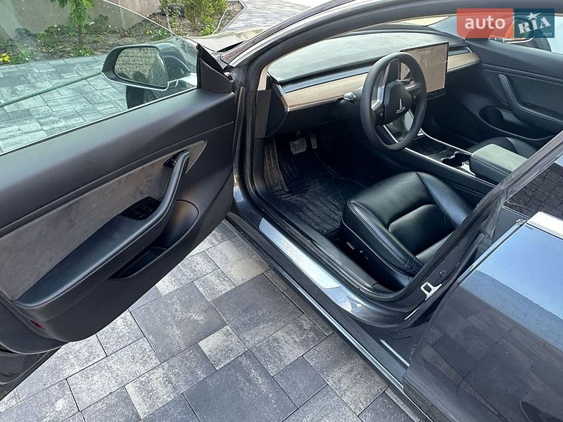Седан Tesla Model 3 2019 в Киеве