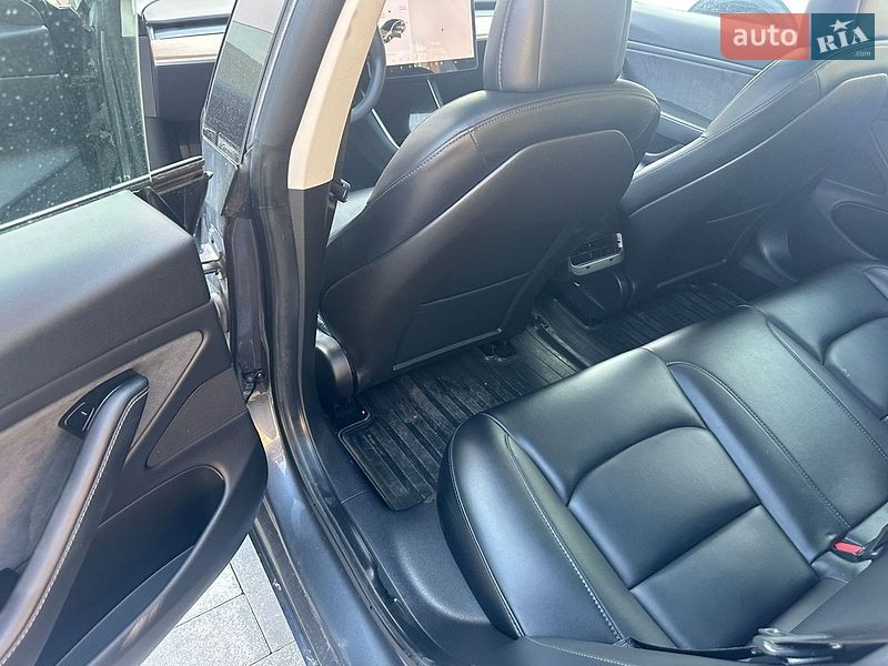 Седан Tesla Model 3 2019 в Киеве