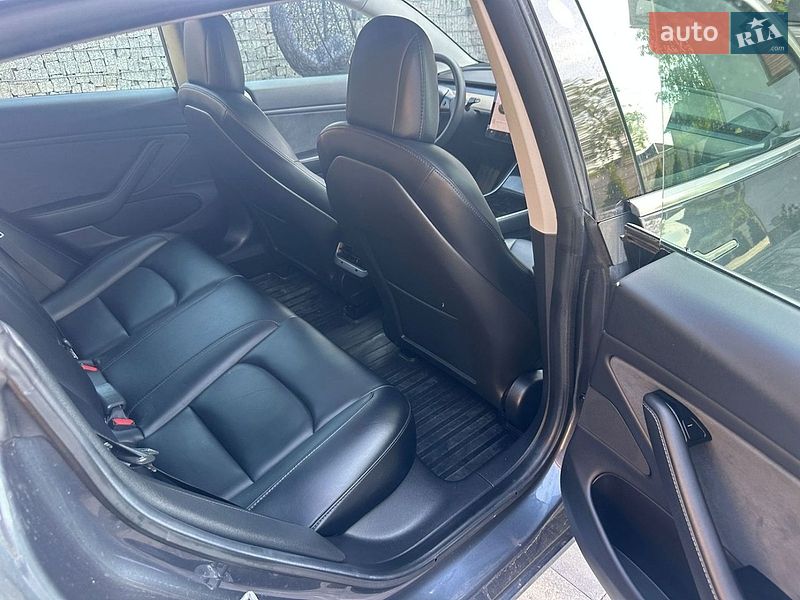 Седан Tesla Model 3 2019 в Киеве