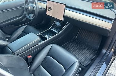 Седан Tesla Model 3 2019 в Киеве