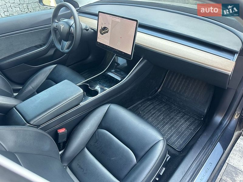 Седан Tesla Model 3 2019 в Киеве