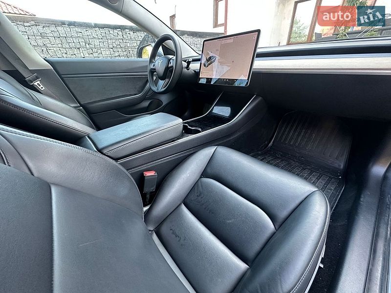 Седан Tesla Model 3 2019 в Киеве
