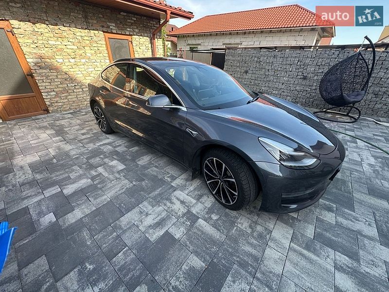 Седан Tesla Model 3 2019 в Киеве