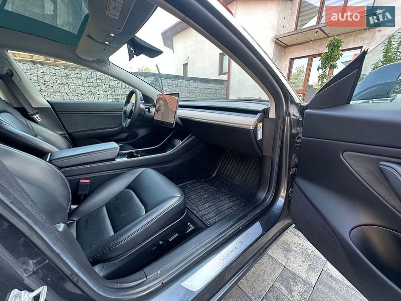 Седан Tesla Model 3 2019 в Киеве