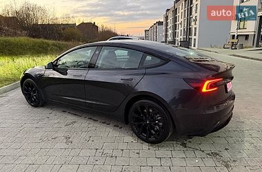 Седан Tesla Model 3 2024 в Львові