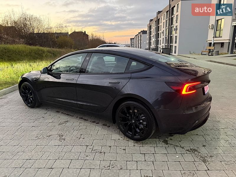 Tesla Model 3 2024