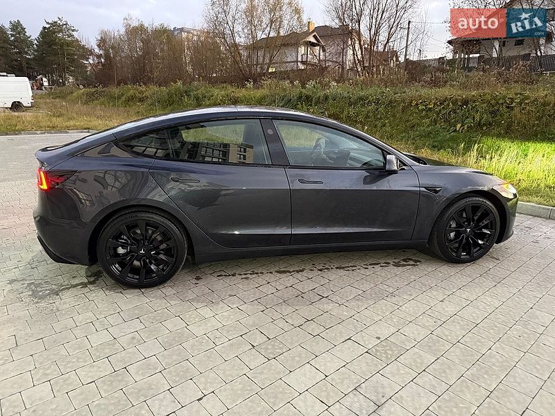 Седан Tesla Model 3 2024 в Львове