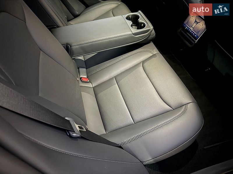 Седан Tesla Model 3 2024 в Львове