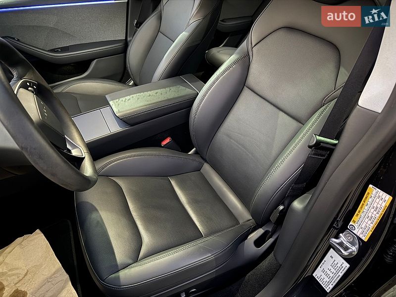 Седан Tesla Model 3 2024 в Львове