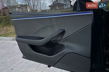 Седан Tesla Model 3 2024 в Львове