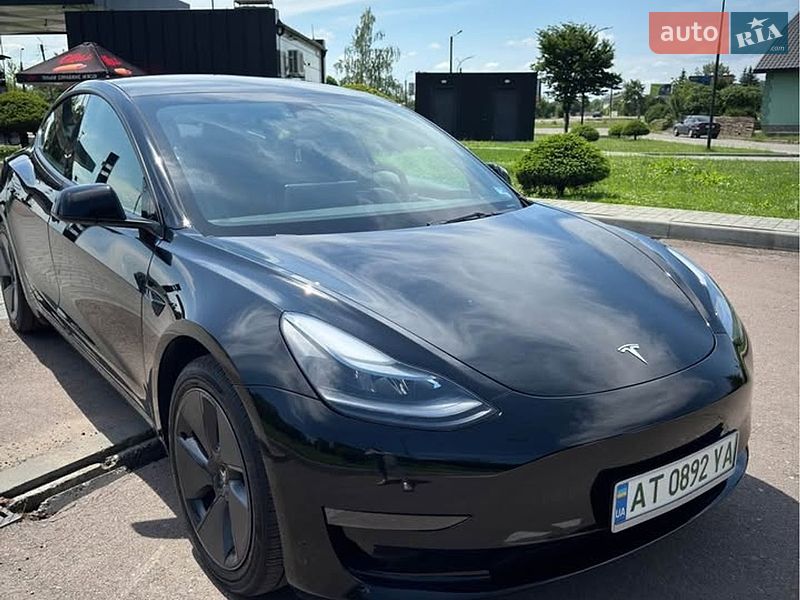 Седан Tesla Model 3 2023 в Львові