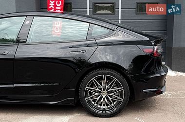 Седан Tesla Model 3 2022 в Києві