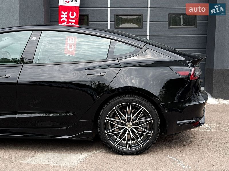 Седан Tesla Model 3 2022 в Києві
