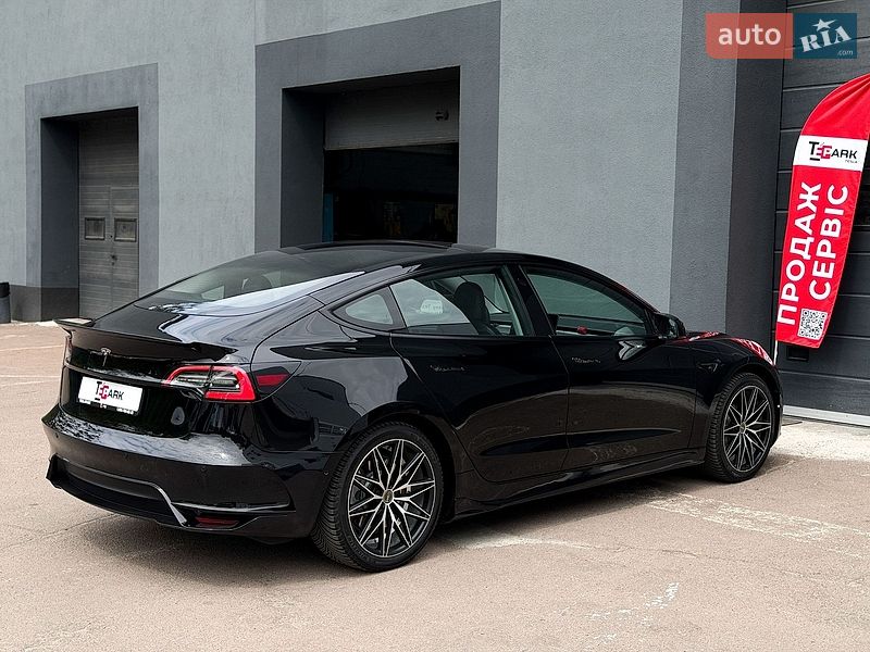 Седан Tesla Model 3 2022 в Києві