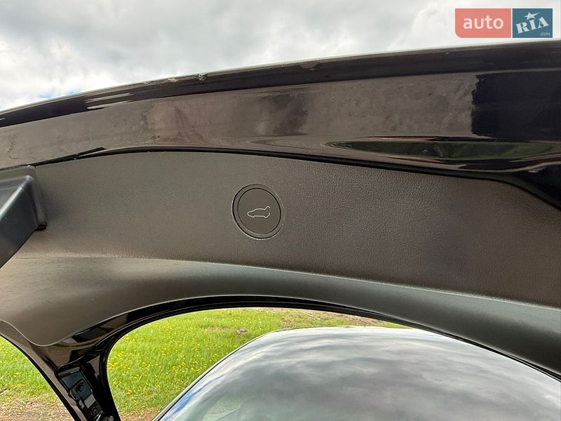 Седан Tesla Model 3 2023 в Киеве