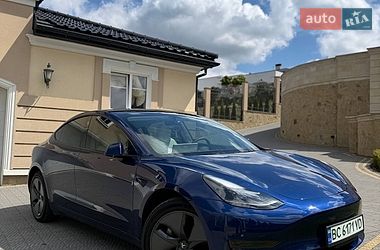 Седан Tesla Model 3 2023 в Львове