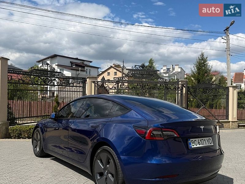 Седан Tesla Model 3 2023 в Львові