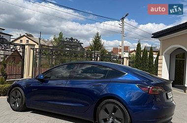 Седан Tesla Model 3 2023 в Львові