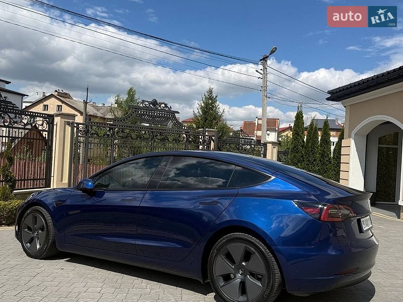 Седан Tesla Model 3 2023 в Львові