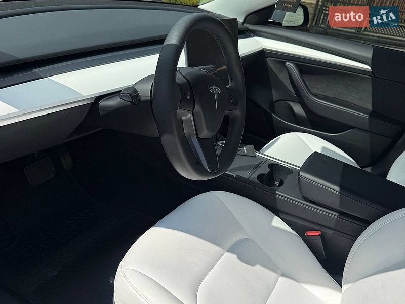Седан Tesla Model 3 2023 в Львові