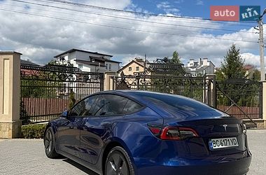 Седан Tesla Model 3 2023 в Львові