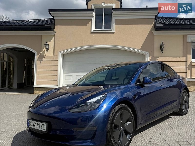 Седан Tesla Model 3 2023 в Львові