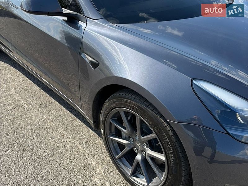 Седан Tesla Model 3 2023 в Харкові