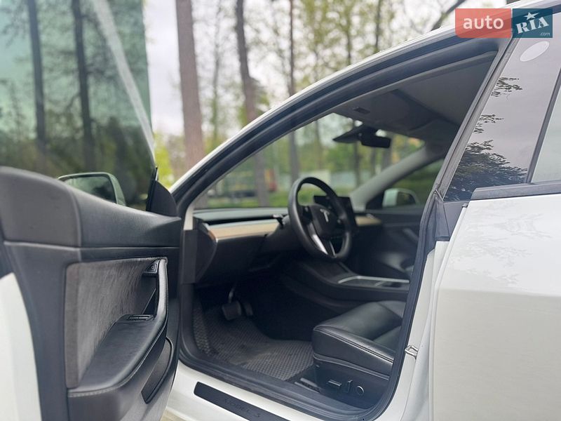 Седан Tesla Model 3 2020 в Киеве