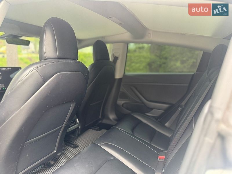 Седан Tesla Model 3 2020 в Киеве