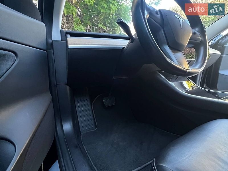 Седан Tesla Model 3 2019 в Одесі