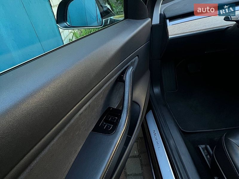 Седан Tesla Model 3 2019 в Одесі