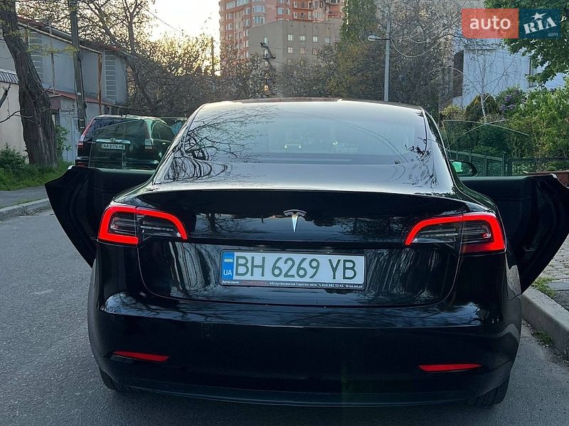 Седан Tesla Model 3 2019 в Одесі