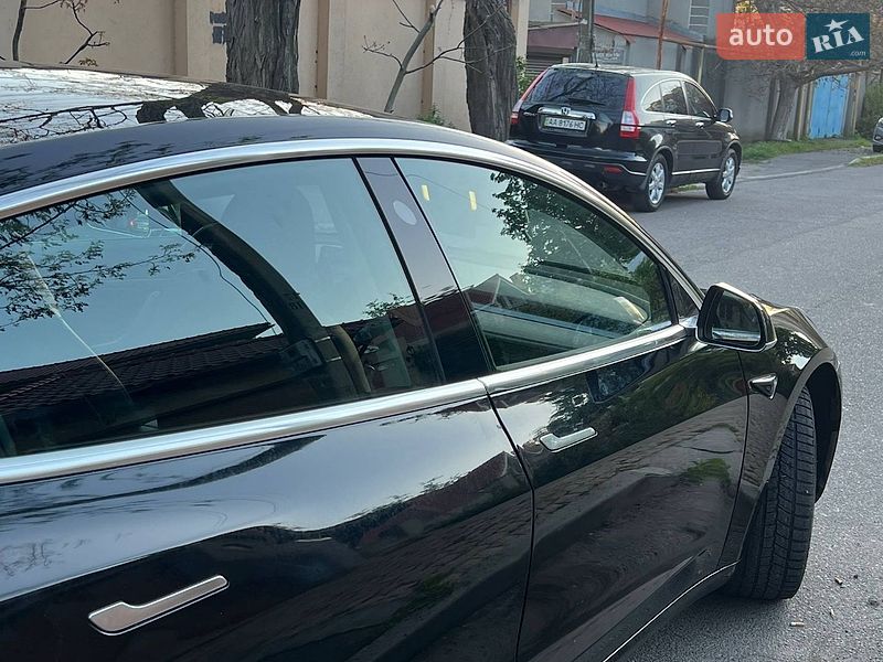 Седан Tesla Model 3 2019 в Одесі
