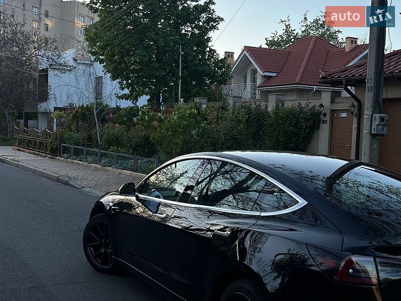 Седан Tesla Model 3 2019 в Одесі