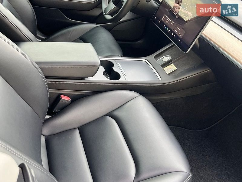 Седан Tesla Model 3 2022 в Костополе