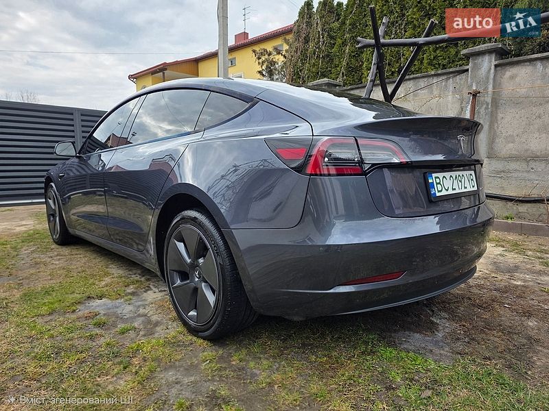Седан Tesla Model 3 2023 в Львове