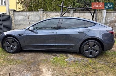 Седан Tesla Model 3 2023 в Львове