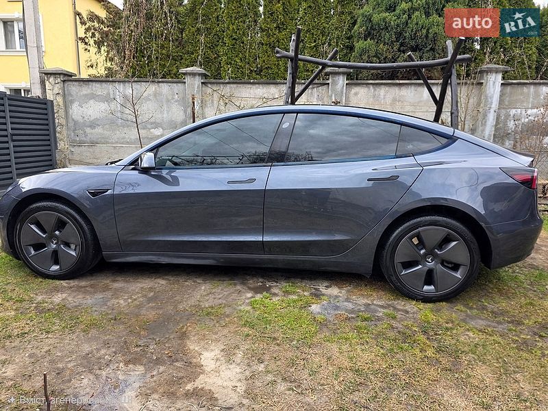 Седан Tesla Model 3 2023 в Львове