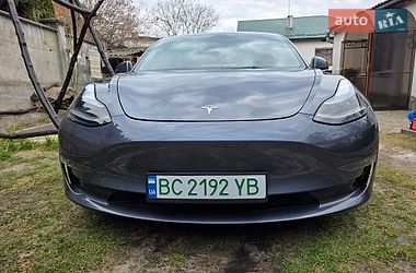 Седан Tesla Model 3 2023 в Львове