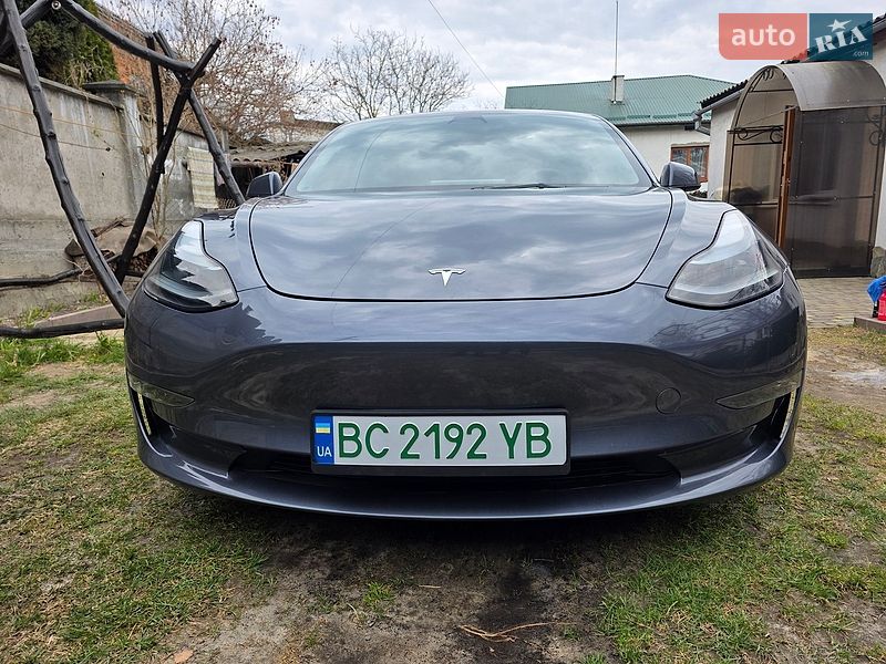 Седан Tesla Model 3 2023 в Львове