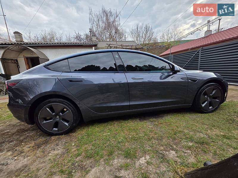 Седан Tesla Model 3 2023 в Львове