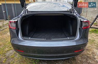 Седан Tesla Model 3 2023 в Львове