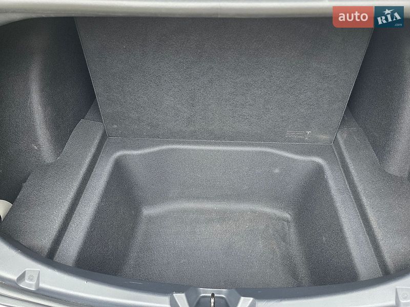 Седан Tesla Model 3 2023 в Львове