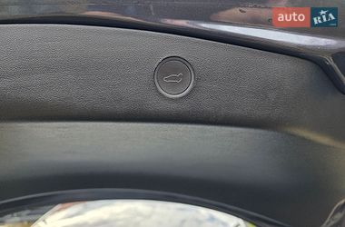 Седан Tesla Model 3 2023 в Львове