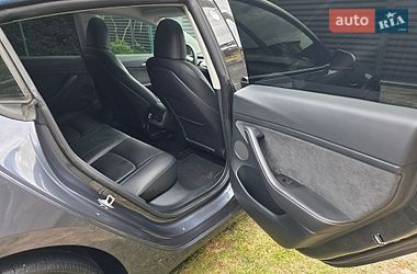 Седан Tesla Model 3 2023 в Львове