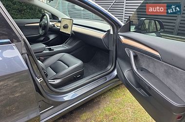 Седан Tesla Model 3 2023 в Львове